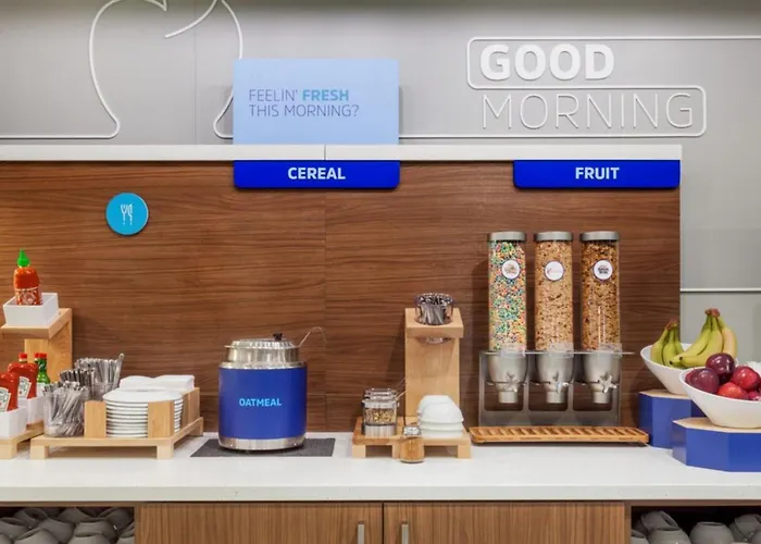 Holiday Inn Express & Suites Woodside Laguardia Airport New York